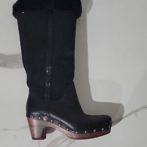 Black Heeled Boots with Chunky Heel and Slouchy Design